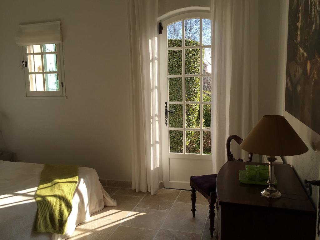 Bed and Breakfast Le Mas des Lauriers Paradou Zimmer foto