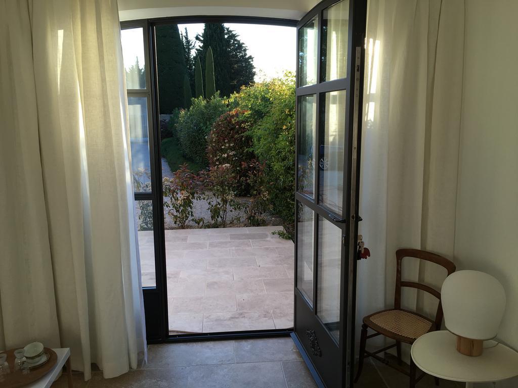 Bed and Breakfast Le Mas des Lauriers Paradou Exterior foto